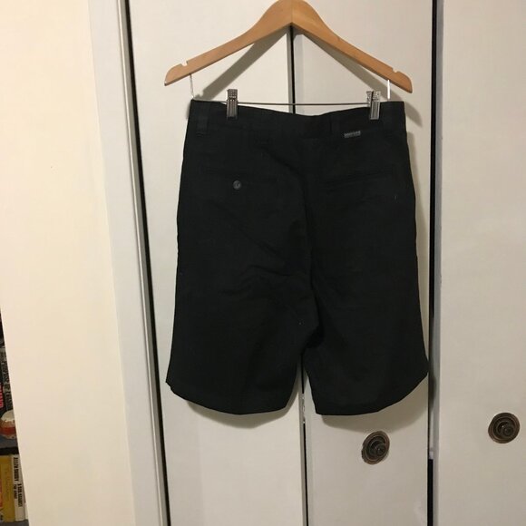 Dockers Ladies Black Shorts Size 30" Waist NWT - Picture 2 of 4